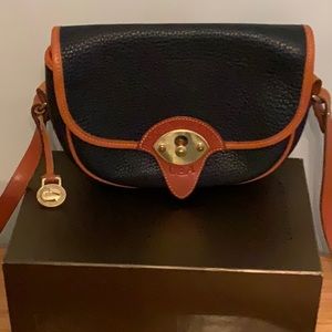 Vintage DOONEY & BURKE small crossbody navy and tan